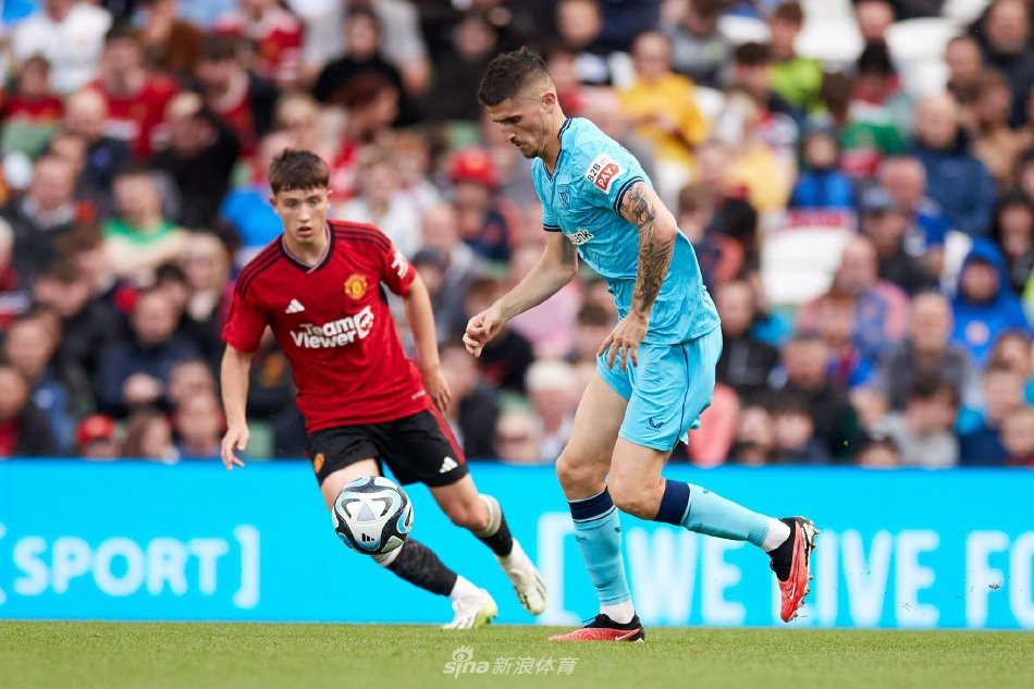 陷入话题中 陷入话题中