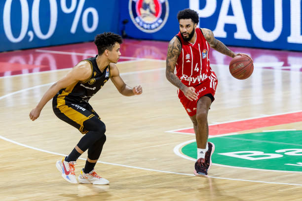 队在战术执 队在战术执